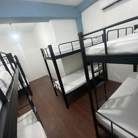 Lime Lite Manila Hostel Makati City Exterior photo